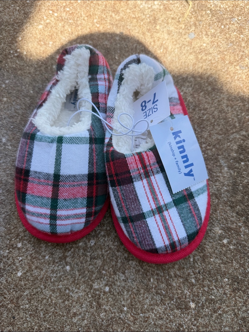Kinnly Kids Plaid Fleece-Lined Slippers - Red/Green/White. Size 7/8 NWT